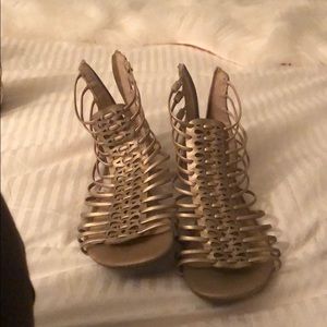 Gold sandal  Size 5 1/2 in good shape